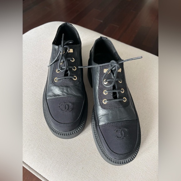 Chanel Loafers 21B Black CC Lace Up Oxford Platform Shoes EUR 40 US 9 - Picture 2 of 16